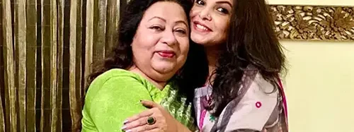 অন্তরালের পর প্রকাশ্যে এলেন চিত্রনায়িকা নিপুণ আক্তার, দেখা গেল অভিনেতা নানা শাহ’র ছেলের বিয়েতে