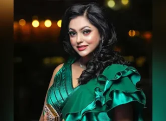 অন্তরালের পর প্রকাশ্যে এলেন চিত্রনায়িকা নিপুণ আক্তার, দেখা গেল অভিনেতা নানা শাহ’র ছেলের বিয়েতে