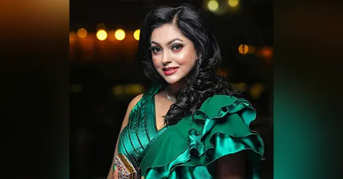 অন্তরালের পর প্রকাশ্যে এলেন চিত্রনায়িকা নিপুণ আক্তার, দেখা গেল অভিনেতা নানা শাহ’র ছেলের বিয়েতে