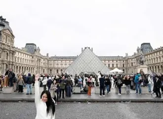 ল্যুভর মিউজিয়ামে অলংকার চুরির ঘটনায় দুই সন্দেহভাজন গ্রেপ্তার, একজন আলজেরিয়ায় পালানোর চেষ্টায় ছিল