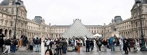 ল্যুভর মিউজিয়ামে অলংকার চুরির ঘটনায় দুই সন্দেহভাজন গ্রেপ্তার, একজন আলজেরিয়ায় পালানোর চেষ্টায় ছিল