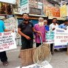 ‘চায়না দুয়ারি’ জাল নিষিদ্ধের দাবিতে রাজশাহীতে জেলেদের মানববন্ধন: দেশীয় মাছ বিলুপ্তির শঙ্কা
