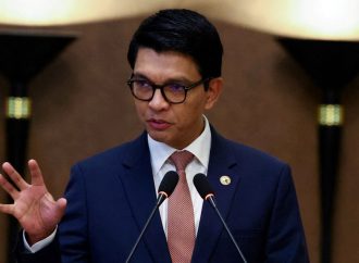 সামরিক অভ্যুত্থানে ক্ষমতাচ্যুতির পর সাবেক প্রেসিডেন্ট রাজোয়েলিনার মাদাগাস্কারের নাগরিকত্ব বাতিল