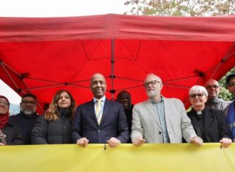 বিভেদ ও উগ্রবাদের বিরুদ্ধে ঐক্যের জনসমুদ্র: টাওয়ার হ্যামলেটসে শান্তি র্যালি