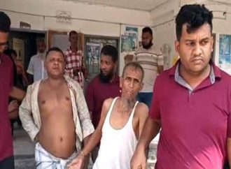 ব্যাংক থেকে গ্রাহকের টাকা ছিনতাই করে পালানোর সময় গৌরনদীতে গণপিটুনি খেলো ২ ছিনতাইকারী