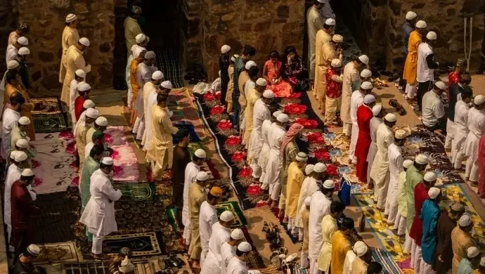 টুপি ছাড়া কি নামাজ হবে? নামাজে টুপি পরার বিধান ও ইসলামের দৃষ্টিভঙ্গি কী?