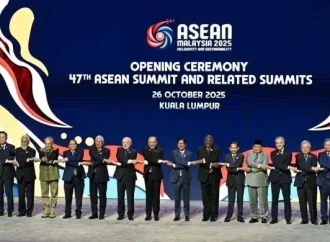 আসিয়ান সম্মেলনে ট্রাম্পের বাণিজ্যিক আলোচনা: সেমিকন্ডাক্টর ও ‘ট্রান্সশিপমেন্ট’ শুল্ক নিয়ে অনিশ্চয়তা