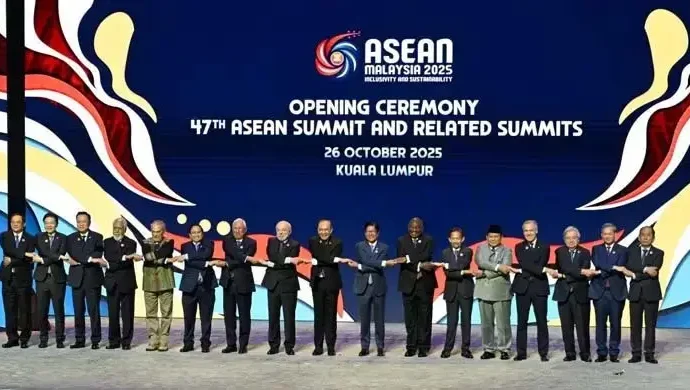 আসিয়ান সম্মেলনে ট্রাম্পের বাণিজ্যিক আলোচনা: সেমিকন্ডাক্টর ও ‘ট্রান্সশিপমেন্ট’ শুল্ক নিয়ে অনিশ্চয়তা