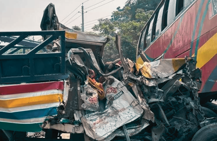 কাহারোল দশমাইলে ভয়াবহ সংঘর্ষ