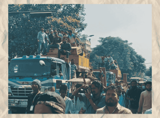 বুলডোজারসহ ধানমন্ডি ৩২-এর দিকে শিক্ষার্থী ও জনগণের অগ্রযাত্রা