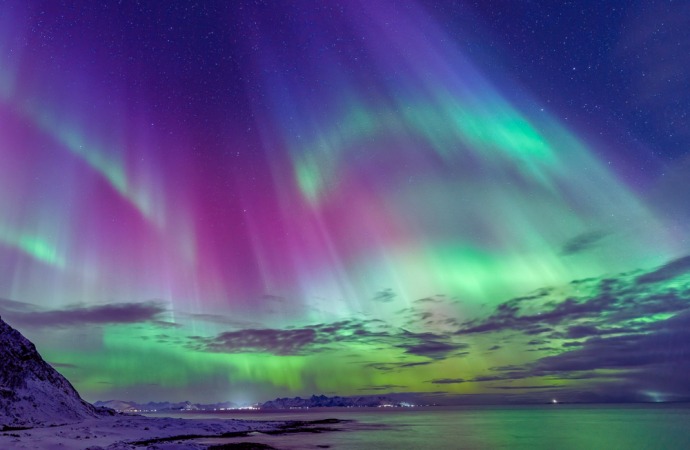 মহাকাশ থেকে মনোরম অরোরা বোরিয়ালিসের দৃশ্য ধারণ করলেন নাসার মহাকাশচারী