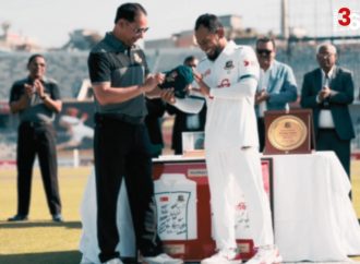 বাশারের হাতে মুশফিকের শততম টেস্টের গৌরবময় সম্মাননা