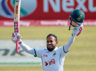 শততম টেস্টে শত রানের মাইলফলক স্পর্শ করে ইতিহাসের পাতায় মুশফিকুর রহিম।
