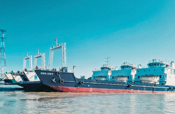 বাংলাদেশি জাহাজের বাড়তি চাহিদায় আমিরাতে পৌঁছালো তিনটি আধুনিক ল্যান্ডিং ক্রাফট