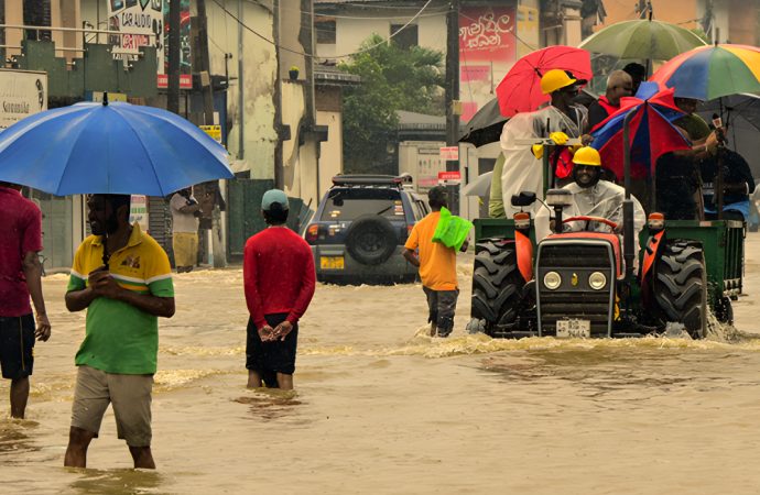 শ্রীলঙ্কায় ঘূর্ণিঝড় ‘ডিটওয়াহ’-এর তাণ্ডব: বন্যা ও ভূমিধসে মৃতের সংখ্যা ১৫৬ ছাড়ালো, নিখোঁজ দুই শতাধিক