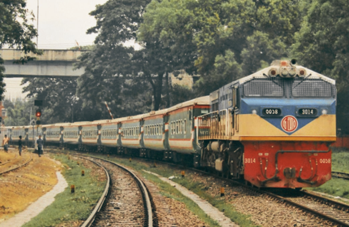 ফেঞ্চুগঞ্জে তেলের ট্রেনের ওয়াগন ডিগ্রি হওয়ার ৪ ঘণ্টা পর সিলেটের রেল যোগাযোগ পুনরায় চালু