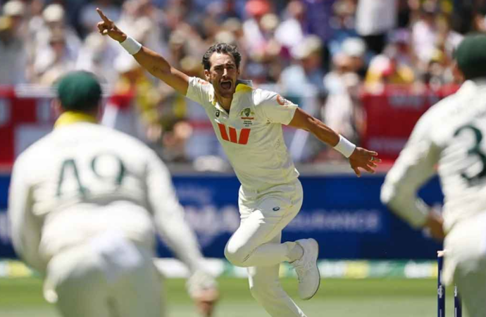 ১৪৮ বছরের টেস্ট ইতিহাসে প্রথমবার এক ম্যাচের প্রথম তিন ইনিংসেই প্রথম বলে প্রথম উইকেটের পতন শূন্য রানে।