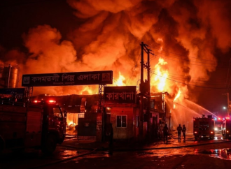 চট্টগ্রামে পোশাক কারখানায় ভয়াবহ আগুন