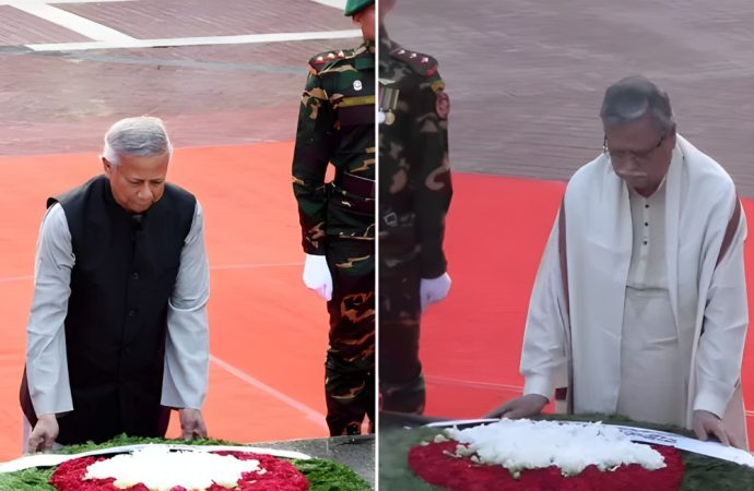 মিরপুর স্মৃতিসৌধে পুষ্পস্তবক অর্পণ করে  ১৯৭১-এর শহীদদের স্মরণ মোহাম্মদ সাহাবুদ্দিন ও মুহাম্মদ ইউনূসের