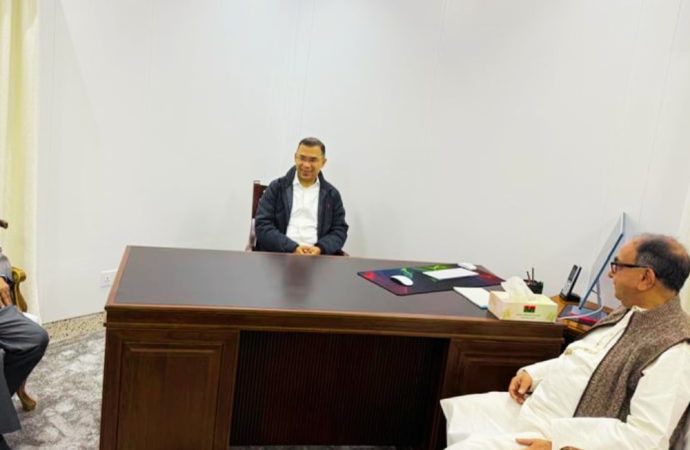  বিএনপি ভারপ্রাপ্ত চেয়ারম্যান গুলশানের বাসভবন কার্যালয়ে নেতা-কর্মীদের সঙ্গে সাক্ষাৎ করলেন, নির্বাচনী প্রস্তুতি নিয়ে আলোচনা