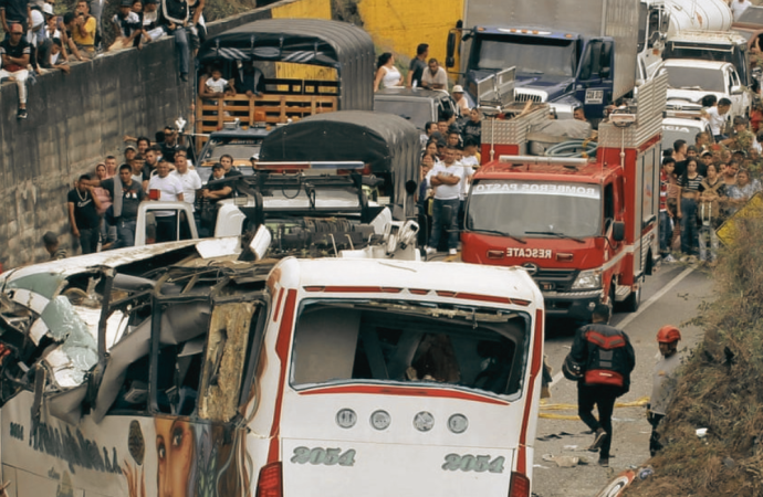 Tragedy in Colombia: School bus crash k’ills 17