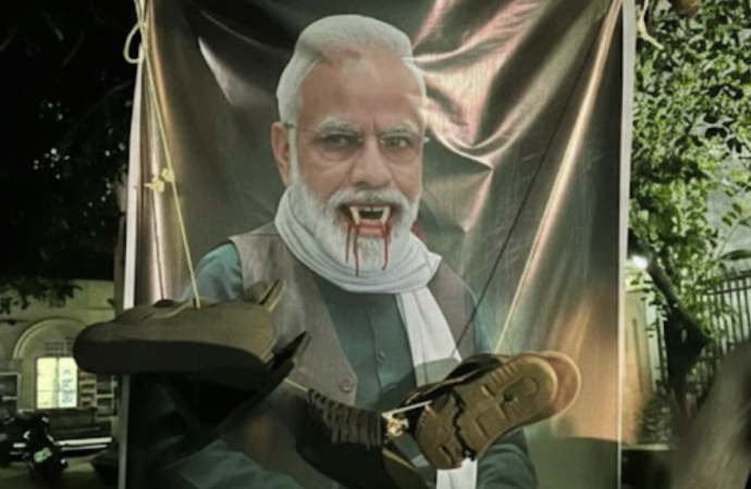 ঢাকা বিশ্ববিদ্যালয়ে ভারতীয় প্রধানমন্ত্রীর কুশপুত্তলিকা দাহ