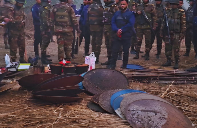 মাদারীপুরে যৌথ বাহিনীর বড় সাফল্য: ৫ ঘণ্টার অভিযানে বিপুল অ,স্ত্র ও ক’কটেল উদ্ধার