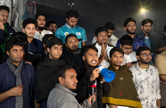 ঢাবি ক্যাম্পাসে চাঁদাবাজির অভিযোগ ঘিরে উত্তেজনা