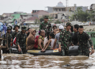 ইন্দোনেশিয়ায় আকস্মিক বন্যার কবলে ১৪ প্রাণ: চলছে উদ্ধার অভিযান