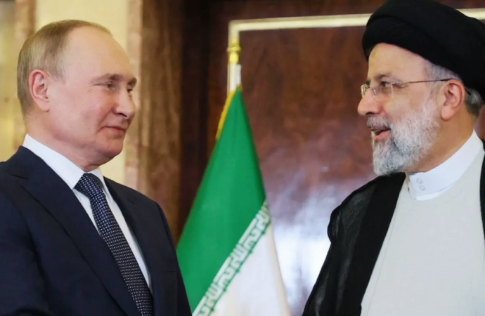 ওয়াশিংটনের অর্থনৈতিক চাপকে চ্যালেঞ্জ জানিয়ে তেহরানের সঙ্গে সামরিক ও কৌশলগত সম্পর্ক আরও গভীর করার প্রতিশ্রুতি