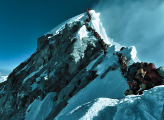 অস্ট্রিয়ার আল্পসে ভয়াবহ তুষারধস, ৫ স্কিয়ারের মৃত্যুতে শোক