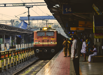 বাংলা বলায় ৩ কিশোরকে ট্রেন থেকে নামিয়ে আটকের অভিযোগ