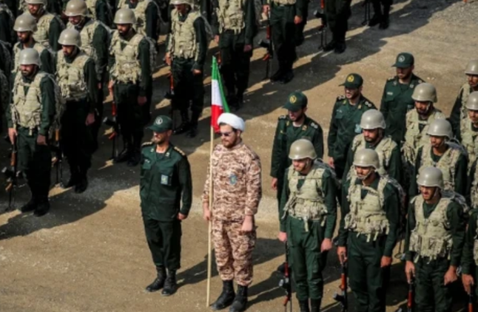 প্রতিবেশীদের কড়া হুঁশিয়ারি ইরানের: শত্রু পক্ষকে সহায়তা করলে দিতে হবে চরম মূল্য