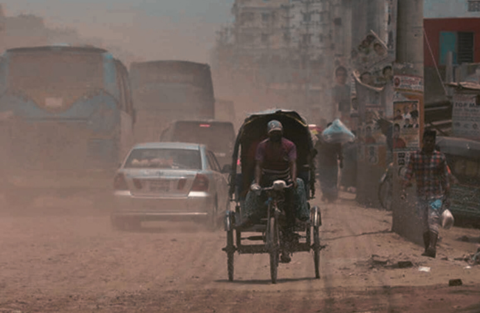 বায়ুদূষণে টানা চতুর্থ দিন শীর্ষে ঢাকা: জনস্বাস্থ্য নিয়ে বাড়ছে উদ্বেগ