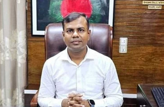 মুক্তিযোদ্ধা কোটায় জালিয়াতি: চাচাকে বাবা সাজানো বিসিএস ক্যাডার কামাল হোসেন কারাগারে