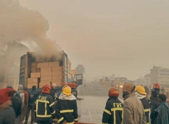 মিরসরাইয়ে মহাসড়কে চলন্ত কাভার্ডভ্যানে আগুন: অল্পের জন্য রক্ষা পেলেন চালক-সহকারী