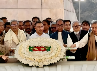 বাবা-মায়ের কবরের পাশে প্রধানমন্ত্রী তারেক রহমান: জিয়ারত ও শ্রদ্ধা নিবেদন