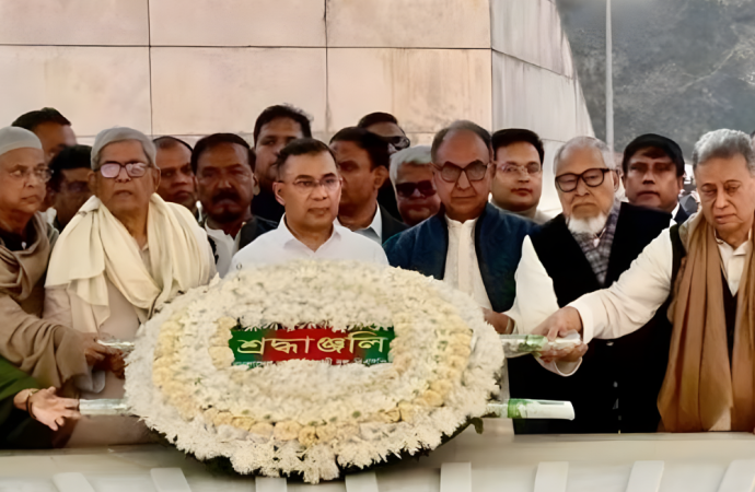 বাবা-মায়ের কবরের পাশে প্রধানমন্ত্রী তারেক রহমান: জিয়ারত ও শ্রদ্ধা নিবেদন