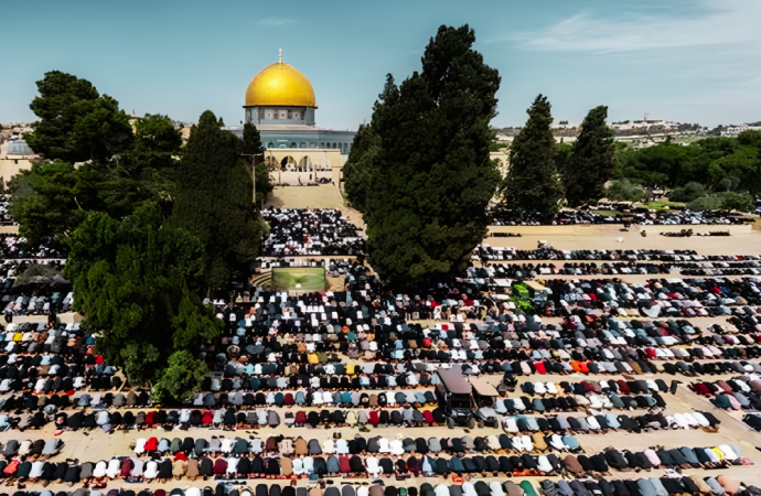 রমজানে প্রতিদিন ১০ হাজার ফিলিস্তিনিকে আল-আকসায় প্রবেশের অনুমতি