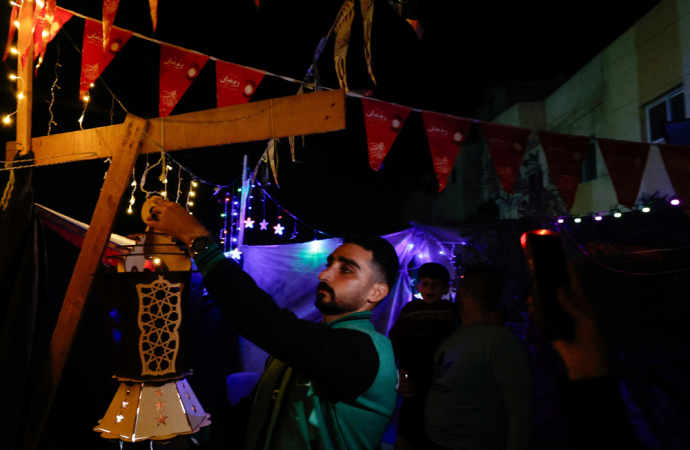 ধ্বংসস্তূপের মাঝে রোজাপালন: অদম্য গাজাবাসীর দৃঢ়চেতা রমজান