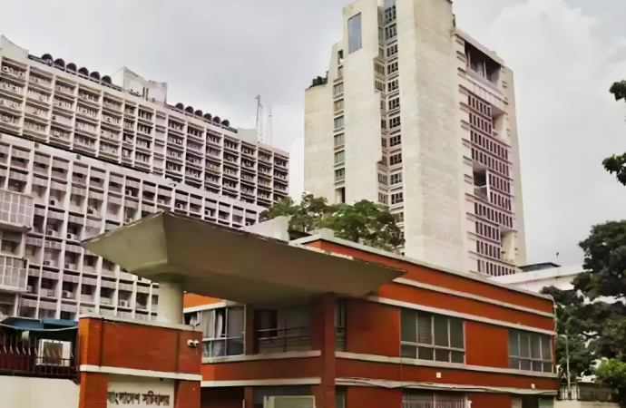 আইন মন্ত্রণালয়ের কড়া নির্দেশনা: অফিসে আসা-যাওয়ায় অনিয়ম করলে নিতে হবে কঠোর শাস্তি