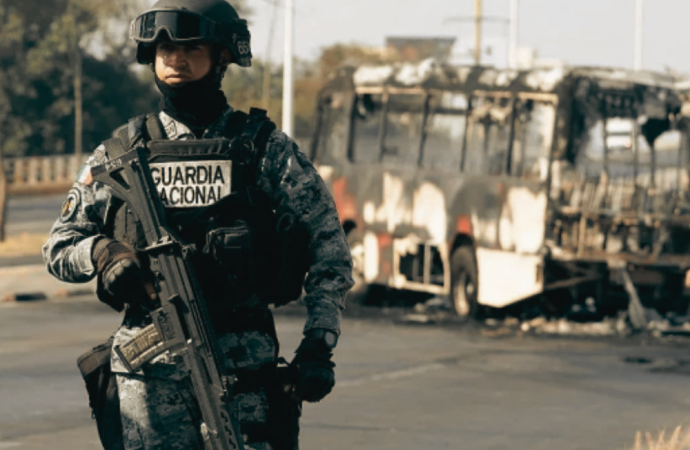 মেক্সিকোয় মাদক সম্রাটের পতন: কার্টেল হামলায় অন্তত ২৫ নিরাপত্তারক্ষী নিহত, রণক্ষেত্র মেক্সিকো