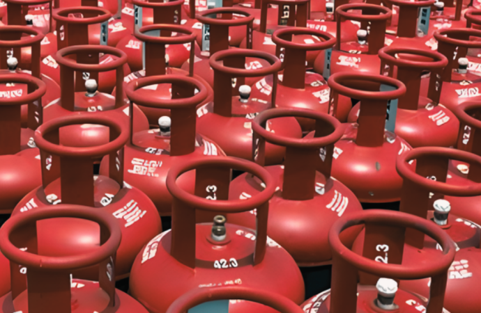 ১২ কেজি এলপি গ্যাসের দাম কমলো ১৫ টাকা: নতুন দাম কার্যকর আজ থেকেই