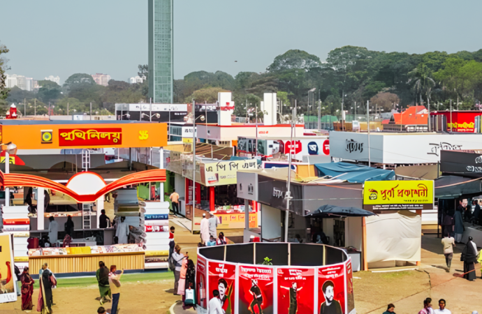 অমর একুশে গ্রন্থমেলায় থাকছে ৫৪৯টি স্টল: শেষ সময়ের প্রস্তুতিতে ব্যস্ত প্রকাশকরা