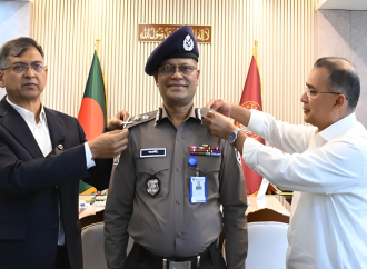 নবনিযুক্ত আইজিপিকে র্যাঙ্ক ব্যাজ পরালেন প্রধানমন্ত্রী: পুলিশে নতুন নেতৃত্বের সূচনা
