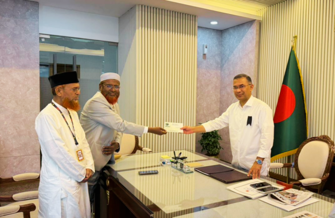 প্রধানমন্ত্রী তারেক রহমানকে ইফতারের নিমন্ত্রণপত্র পৌঁছে দিলেন জামায়াতের শীর্ষ দুই নেতা: রাজপথে ঐক্যের নতুন সংকেত