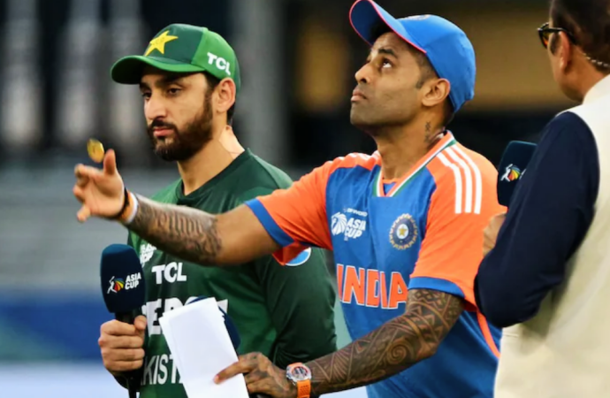 বিশ্বকাপে ভারত-পাকিস্তান দ্বৈরথ: আবারও মহারণের অপেক্ষায় ক্রিকেট বিশ্ব