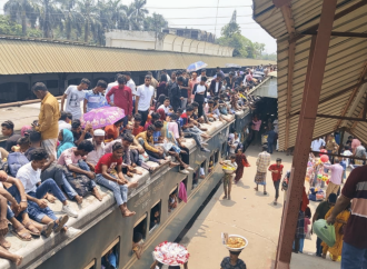 ভোটের ছুটিতে বাড়ি ফিরছে মানুষ: টার্মিনালে টার্মিনালে মানুষের উপচে পড়া ভিড়