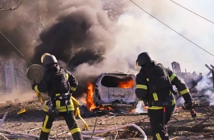 মাইনাস ২০ ডিগ্রি শীতে রুশ হামলা: ৭০ মিসাইল ও ৪৫০ ড্রোনে বিপর্যস্ত ইউক্রেন