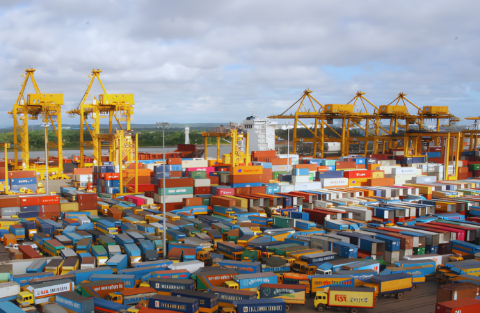 সরকারের আশ্বাসে চট্টগ্রাম বন্দরের ধর্মঘট স্থগিত